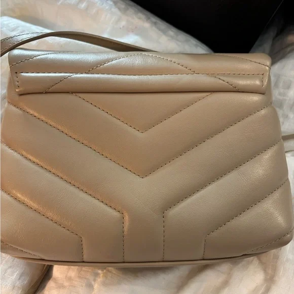 SAINT LAURENT

Calfskin Y Quilted Monogram Toy Loulou Crossbody Bag Dark Beige - Picture 8 of 11